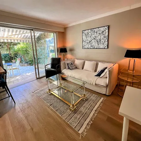 Superbe Avec Terrasse Jardin Et Parking Prive Appartement *