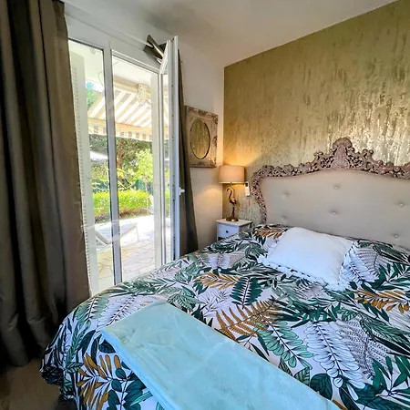 Superbe Avec Terrasse Jardin Et Parking Prive * Saint-Tropez
