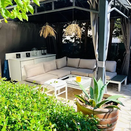 Superbe Avec Terrasse Jardin Et Parking Prive Apartment