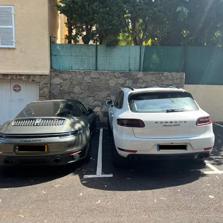Superbe Avec Terrasse Jardin Et Parking Prive Apartment Saint-Tropez