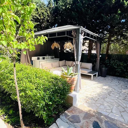 Superbe Avec Terrasse Jardin Et Parking Prive *